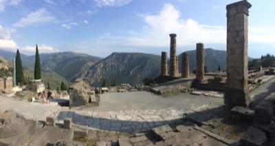 With Finn, Millie and Flemi through the Gulf of Corinth