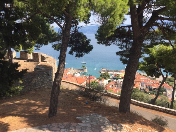 With Finn, Millie and Flemi through the Gulf of Corinth