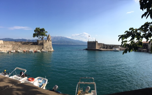 With Finn, Millie and Flemi through the Gulf of Corinth