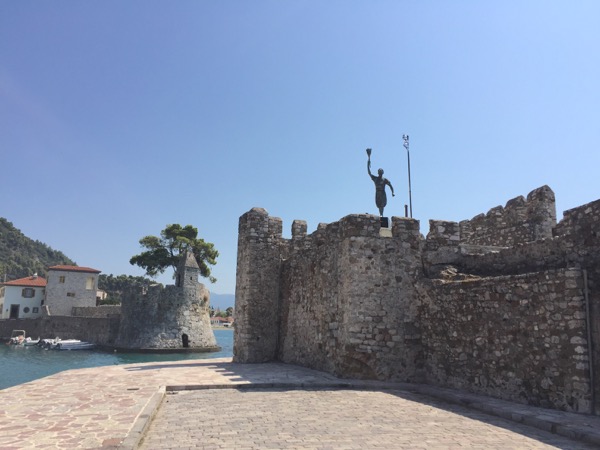 With Finn, Millie and Flemi through the Gulf of Corinth
